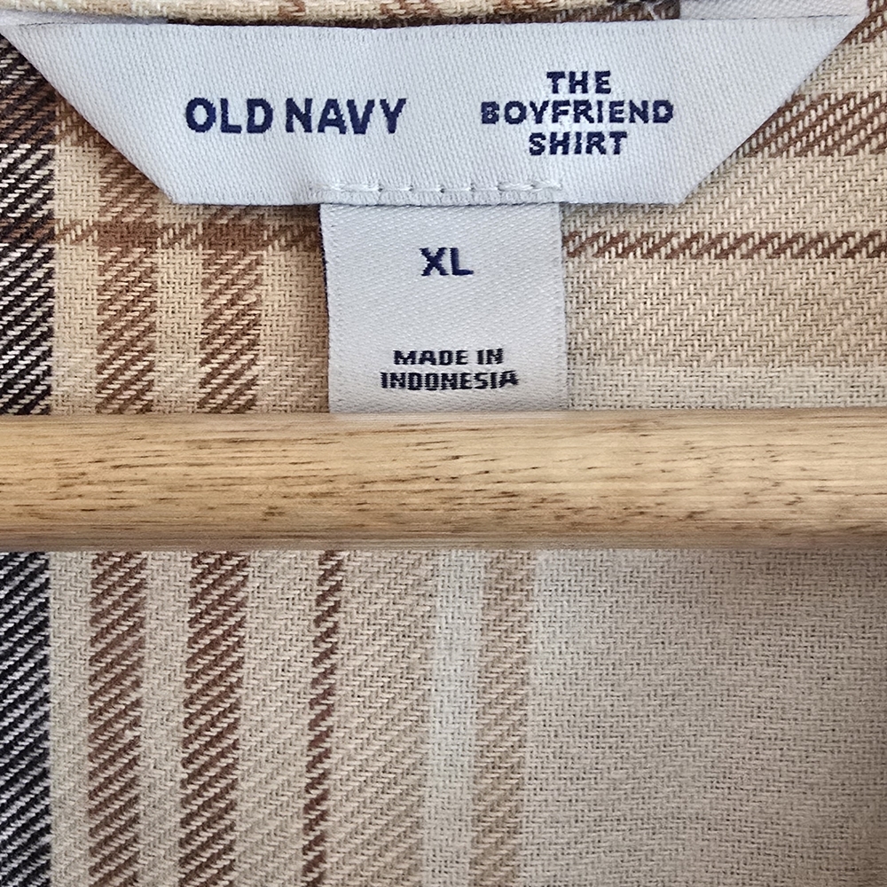 Old Navy Flannel Boyfriend Button Up - Picture 2 of 4